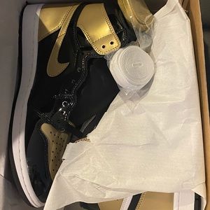 Jordan 1 retro high NRG patent gold toe